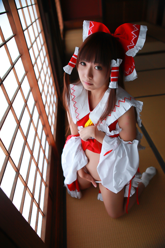 [Cosplay] Reimu Hakurei with dildo and toys - Touhou Project Cosplay